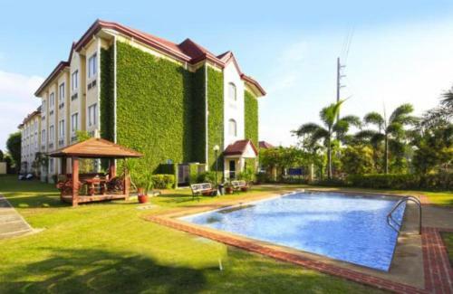 Hotel Microtel By Wyndham Sto. Tomas