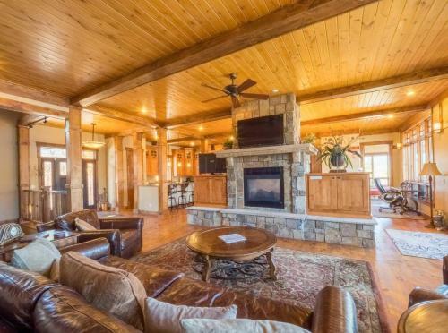 Shadow Mountain Villa
