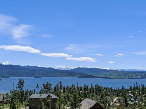 Stylish New Lake-view Home With Fireplace & Firepit Home