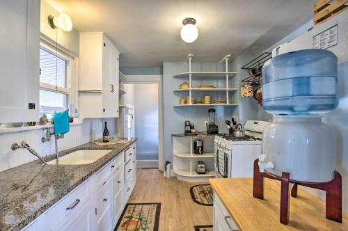 Adventure Home Base - 7 Blocks To Downtown!