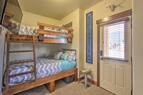 Walk To Main St And Marina From Updated Cabin!