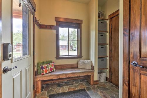 Walk To Main St And Marina From Updated Cabin!