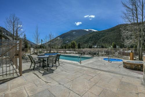 Red Hawk Lodge 2210