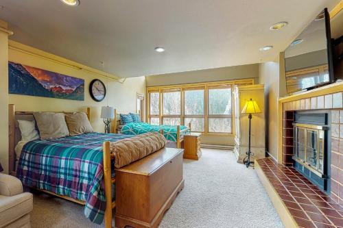Liftside Condominiums 301