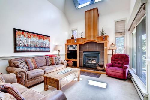 Gorgeous Keystone Abode With Hot Tub And Grilling Area