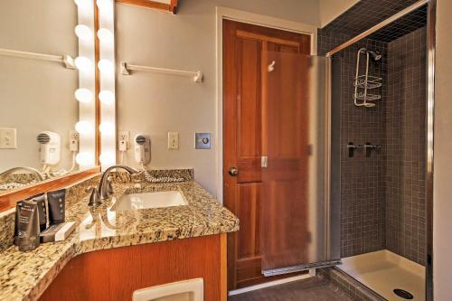 Gorgeous Keystone Abode With Hot Tub And Grilling Area