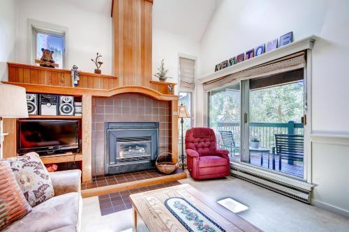 Gorgeous Keystone Abode With Hot Tub And Grilling Area