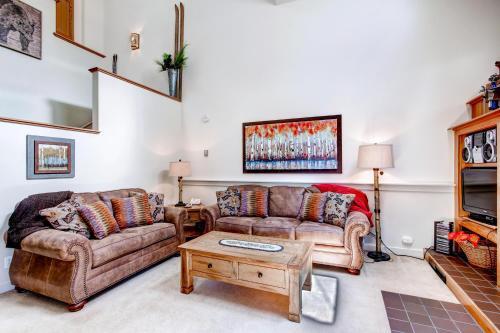 Gorgeous Keystone Abode With Hot Tub And Grilling Area