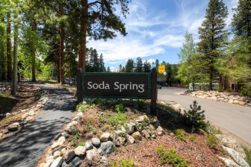 Gorgeous Keystone Abode With Hot Tub And Grilling Area