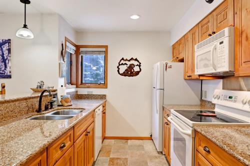 Ski Run Condominiums #108