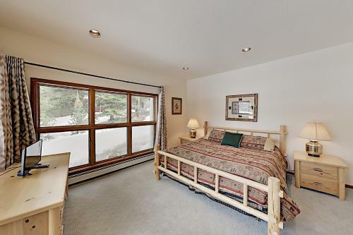 Keystone Ranch With Hot Tub, Sauna & Chef's Kitchen Home