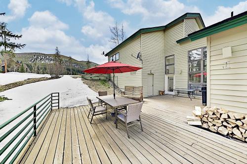 Keystone Ranch With Hot Tub, Sauna & Chef's Kitchen Home
