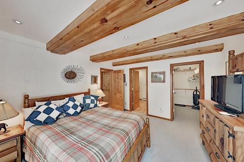 Keystone Ranch With Hot Tub, Sauna & Chef's Kitchen Home