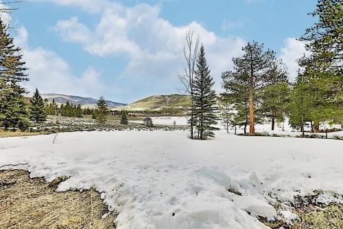 Keystone Ranch With Hot Tub, Sauna & Chef's Kitchen Home