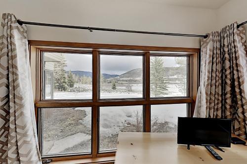 Keystone Ranch With Hot Tub, Sauna & Chef's Kitchen Home