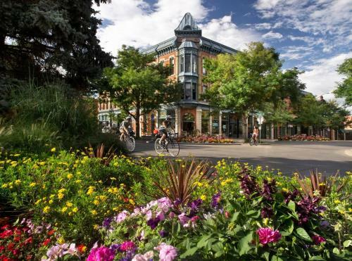 Cozy Bungalow In Downtown Loveland With Free Bikes!