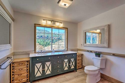 Stunning Ouray Escape With Panoramic Mountain Views!