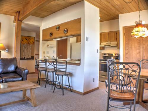 Wood Creek #404 (Condos And Townhomes)