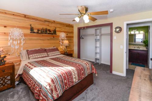 Private Home With Expansive Deck And Mtn Views!