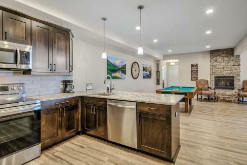 2br Mountain Dream Suite, Lake Views