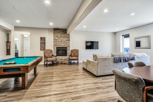 2br Mountain Dream Suite, Lake Views