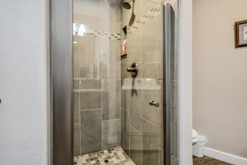 2br Mountain Dream Suite, Lake Views