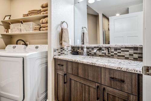 2br Mountain Dream Suite, Lake Views