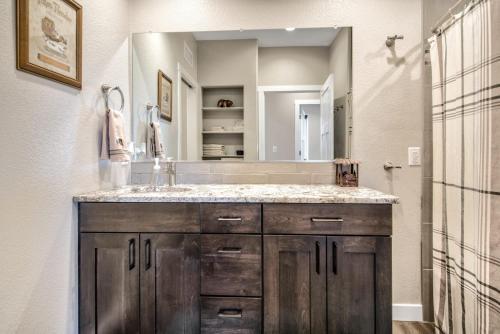 2br Mountain Dream Suite, Lake Views