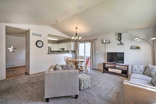 Airy Pueblo Pad Less Than 5 Mi To Arkansas Riverwalk!