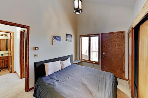 Mountain-view Retreat With Private Hot Tub Duplex