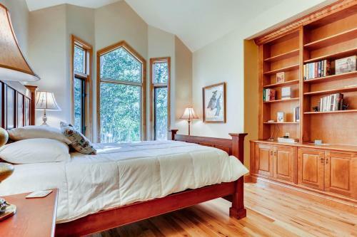 1811 Falcon Drive By Book By Owner