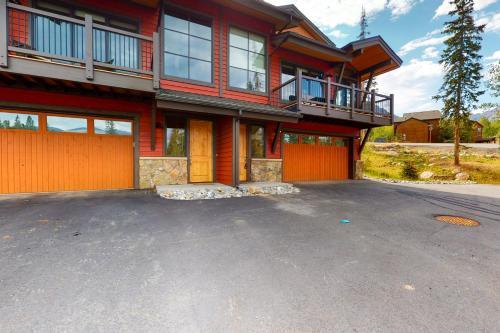 Treehouse Village 325