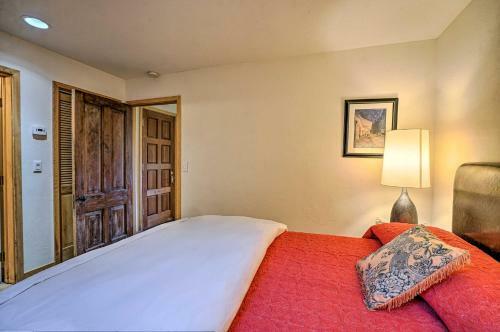 Snowmass Couples Getaway With Mtn Views And Deck