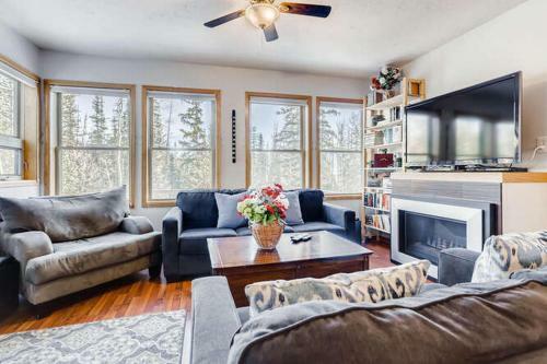300 Lodgepole By Book By Owner