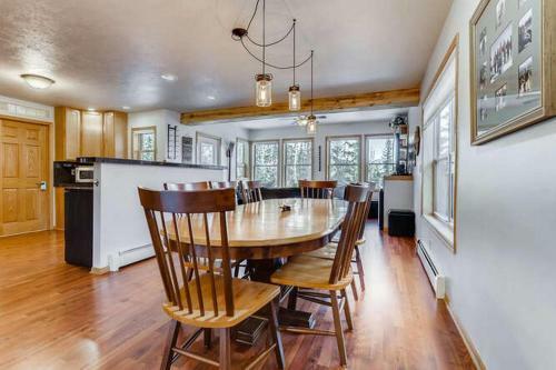 300 Lodgepole By Book By Owner