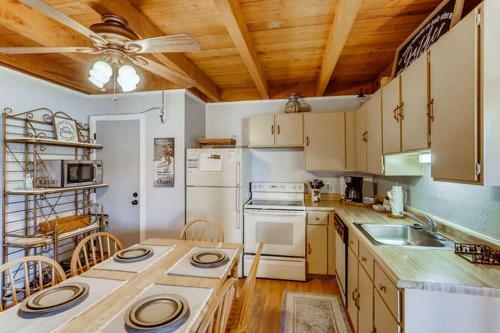 Treehouse 102d By Book By Owner