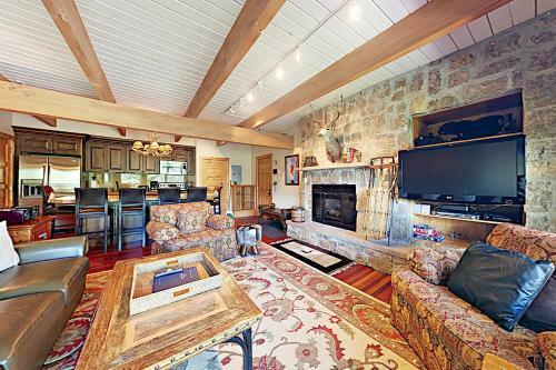 Timberline Condominiums 2 Bedroom Unit D2d