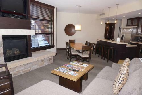 Apartamento 120 Carriage Way #2205 (203157-9419) Condo