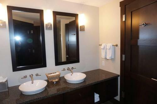 Apartamento 120 Carriage Way #2205 (203157-9419) Condo