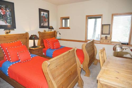 24 Little Ln (203048-9004) Home