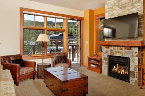 Apartamento 90 Carriage Way #3312 (203160-9297) Condo