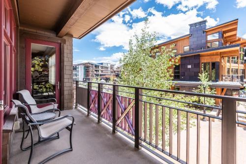 Apartamento 90 Carriage Way #3312 (203160-9297) Condo