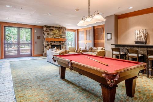 Apartamento 90 Carriage Way #3312 (203160-9297) Condo