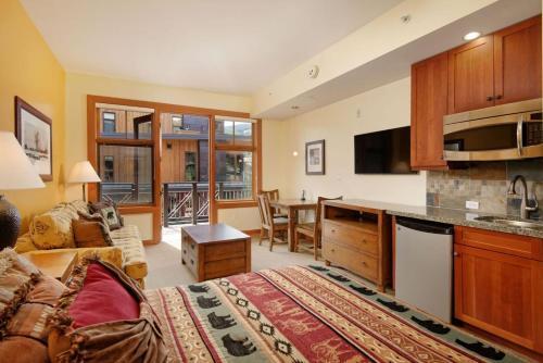 Apartamento 90 Carriage Way #3312 (203160-9297) Condo