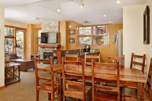 Apartamento 90 Carriage Way #3312 (203160-9297) Condo