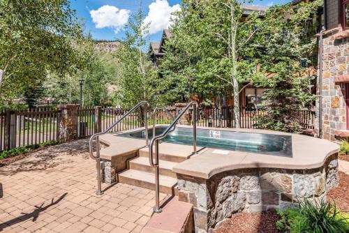 Apartamento 90 Carriage Way #3312 (203160-9297) Condo