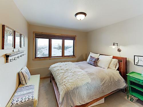 Choice Mountain-view New-build With Private Garage Home