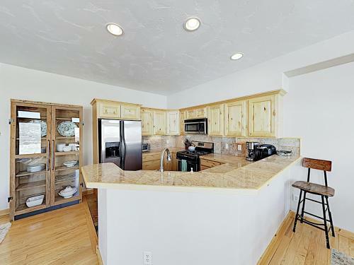 Choice Mountain-view New-build With Private Garage Home