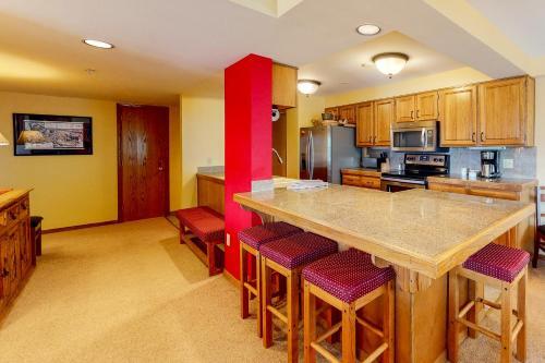 Torian Plum Plaza 401