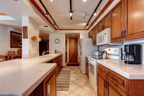 Torian Plum Plaza 507